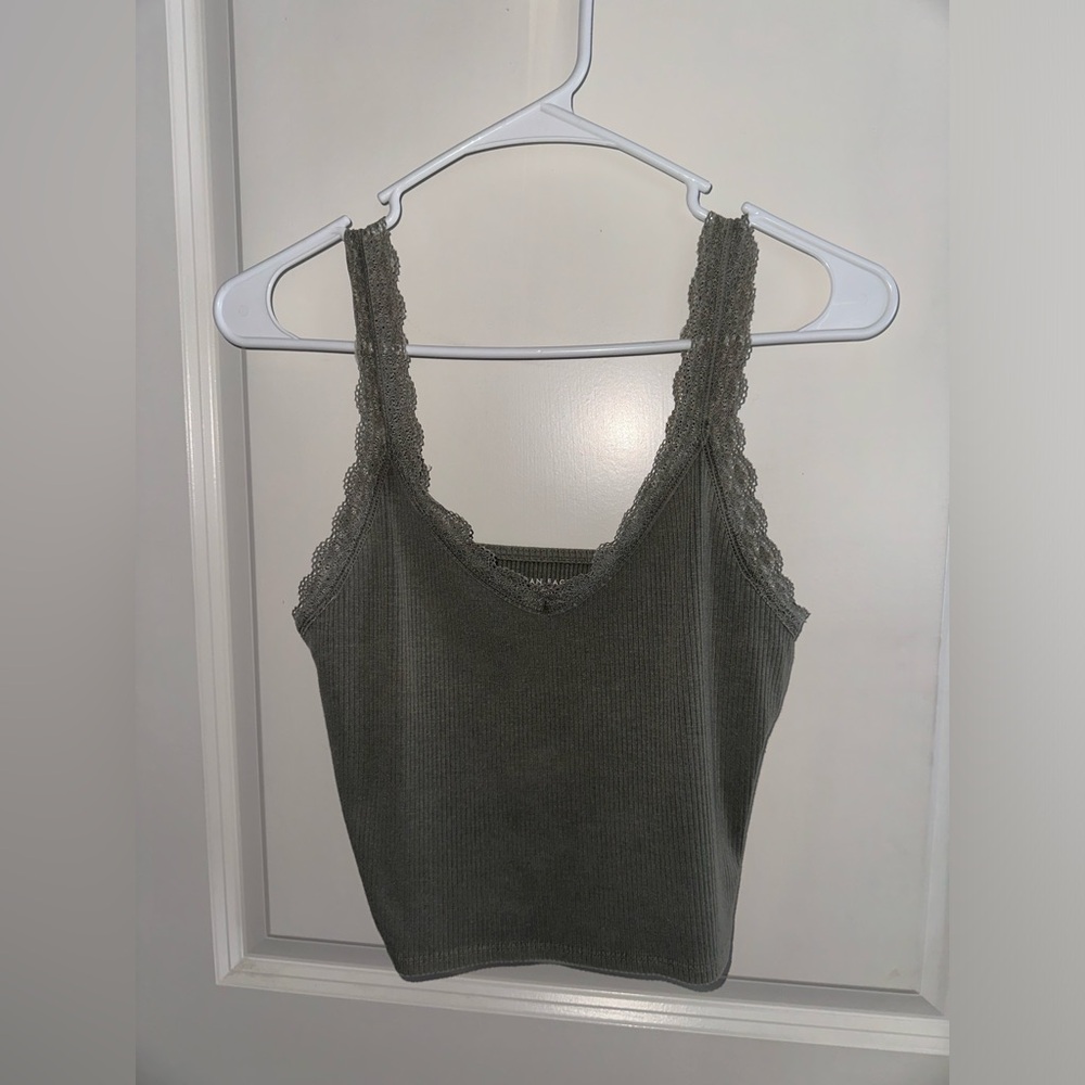 american eagle laced cropped tank